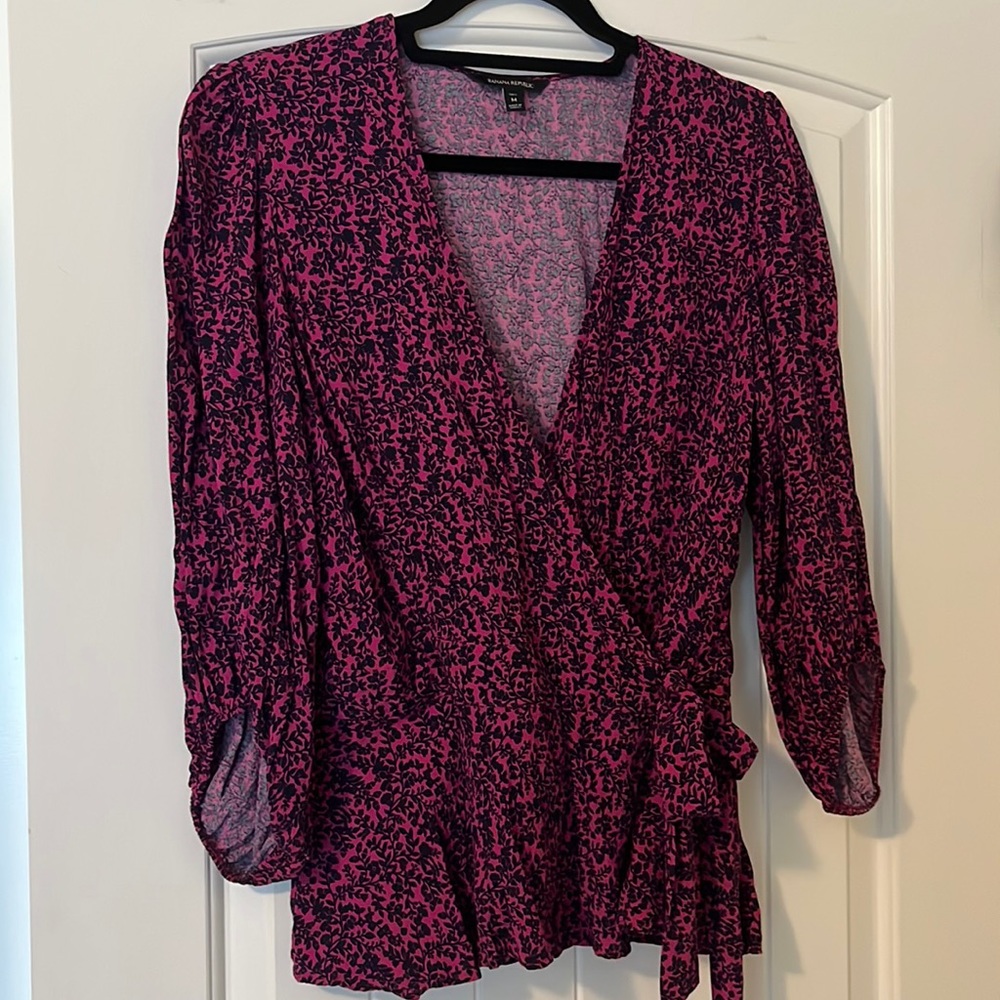 EUC Banana Republic Wrap Floral Blouse Magenta Pink Black Size Tall M